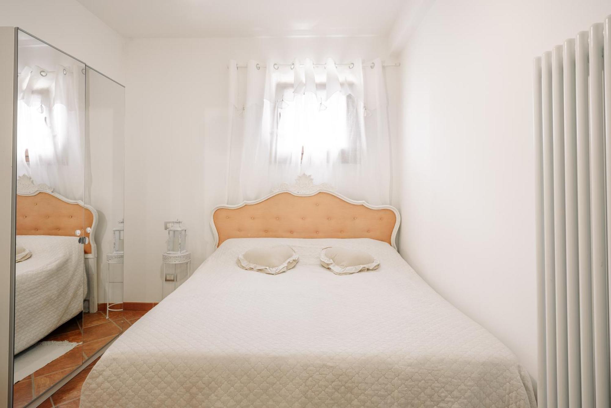 Ema'S Guest House Лука Екстериор снимка