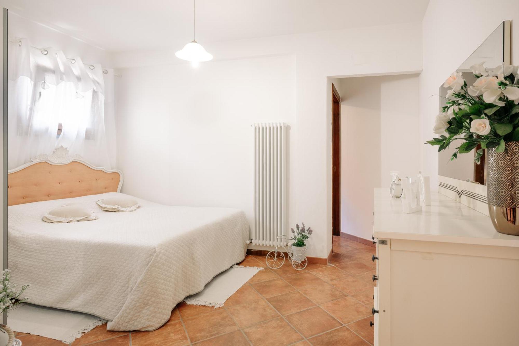 Ema'S Guest House Лука Екстериор снимка